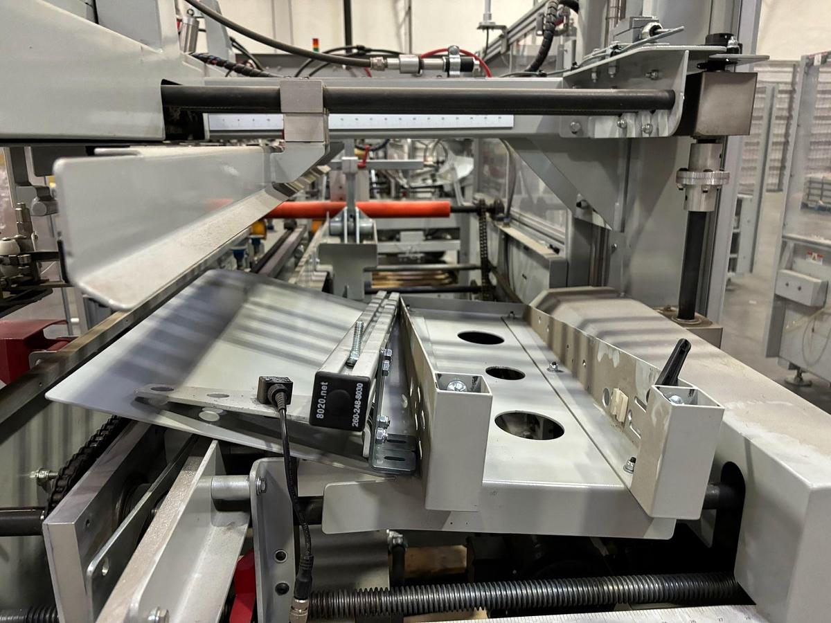 Marq #HPE-220, case erector bottom sealer, heavy duty 24/7 operation, L to R product flow, 2016 - Image 3