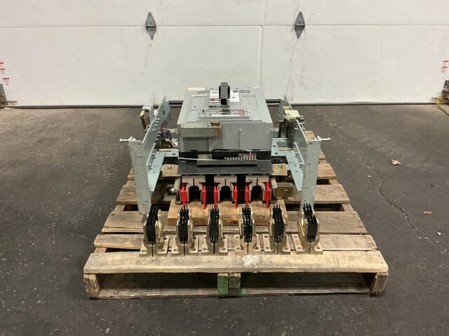 3000 Amps, General Electric, TPVVF8630FC, Power Break circuit breaker, 600 Volts - Image 2