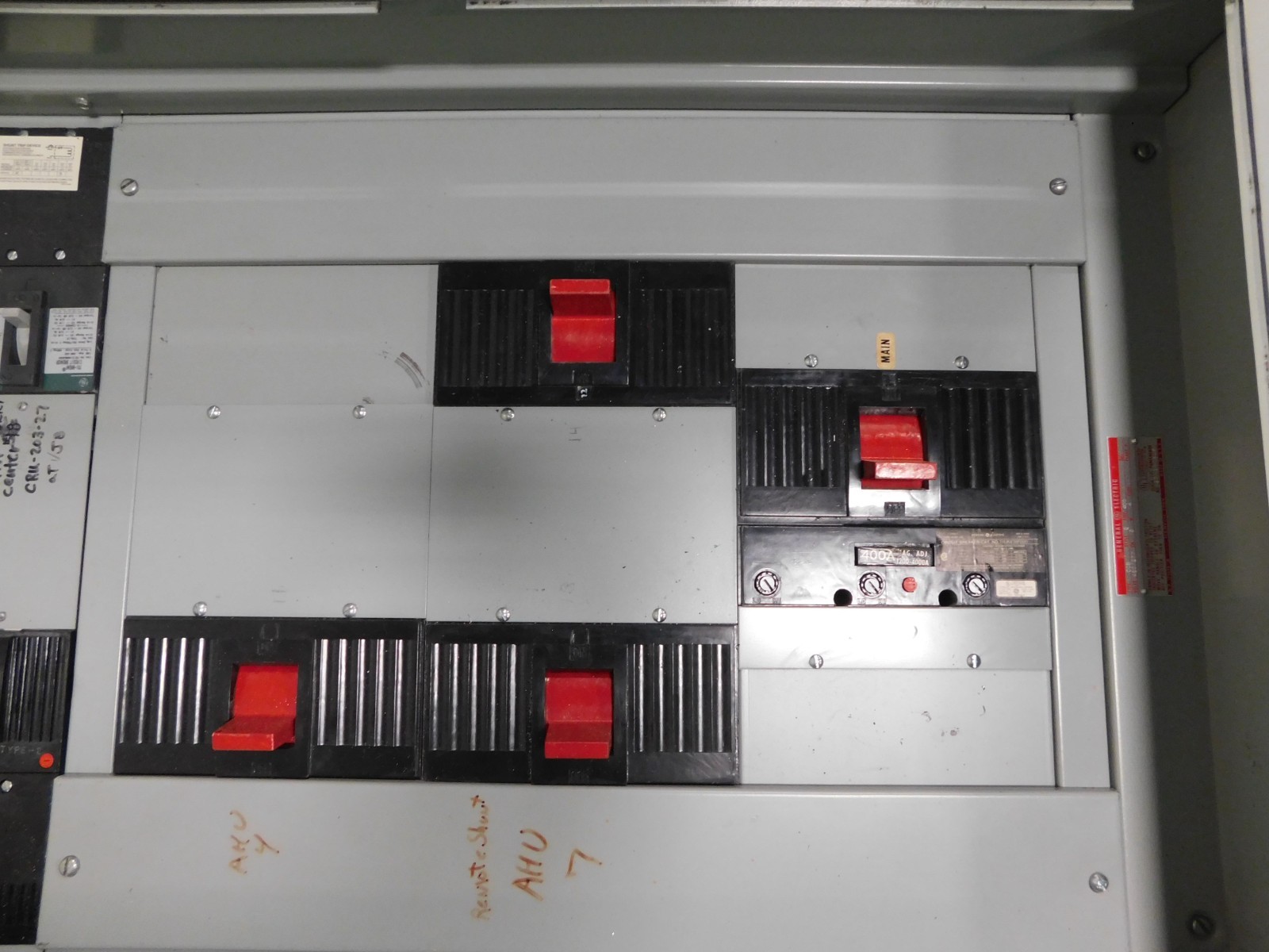 400 Amp. General Electric, CCB, panelboard, 4w, 277/480 Volts - Image 4