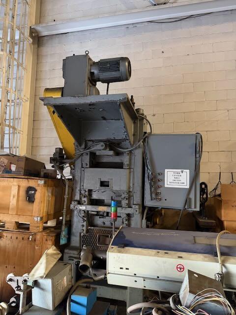 100 Ton, Minster #90-100, knuckle joint press, 1-1/2" stroke, 12" Shut Height, 1/2" ram adjustment, 0-60 SPM - Image 2