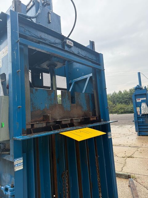 PTR #2300, downstroke baler, 60" x 30" x 48" bale size, 10 HP, 56 sec cycle time - Image 2