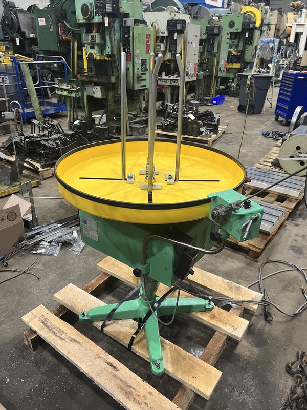 220 lb. Huei Shang #HR-105D, motorized pallet uncoiler, 31" outside dimensions, variable speed, forward & - Image 3
