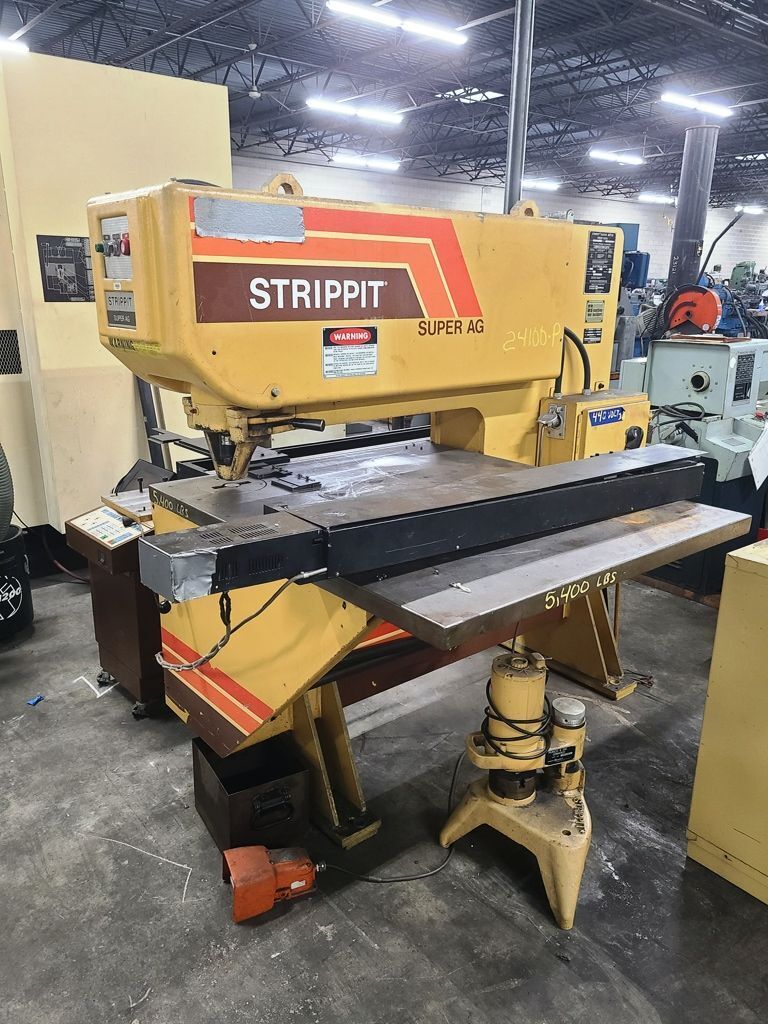 30 Ton, Strippit #Super-30/30, 440 V., 3ph, 30" throat, 5/8" stroke, 3.5" diameter x 12 gauge, 1988 - Image 1