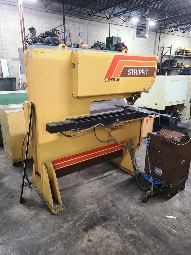 30 Ton, Strippit #Super-30/30, 440 V., 3ph, 30" throat, 5/8" stroke, 3.5" diameter x 12 gauge, 1988 - Image 3