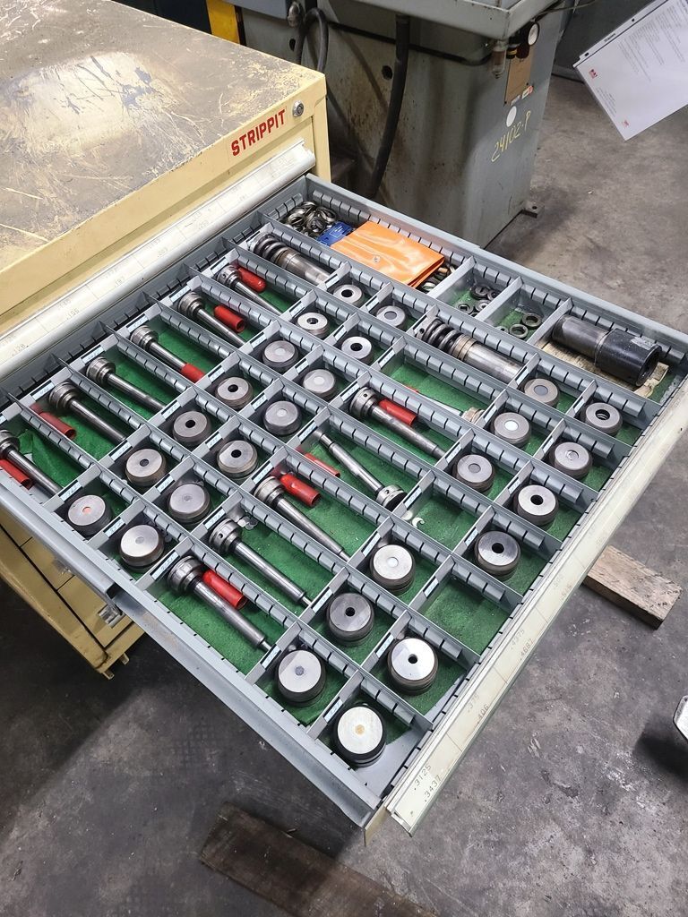 30 Ton, Strippit #Super-30/30, 440 V., 3ph, 30" throat, 5/8" stroke, 3.5" diameter x 12 gauge, 1988 - Image 10