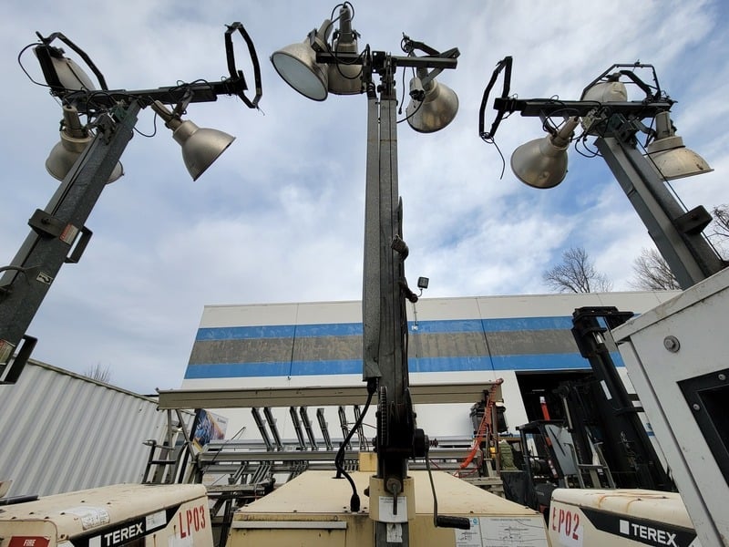 Ingersoll-Rand L8, Portable Light Tower, 4-6 Lamps, 5.7 liters Crankcase, 2.7 liters Coolant, 8 kW, 120/240 V - Image 5
