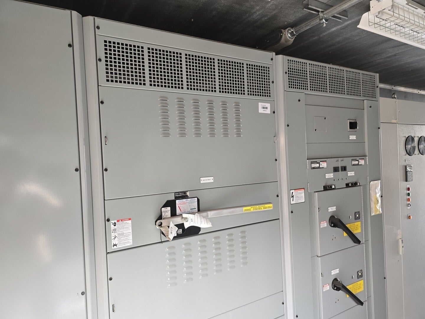 1600 Amps, Siemens, Switchboard Main Disconnect, (2) Disconnect Switch & (5) Fusible Panel Switch, 3 Phase - Image 1