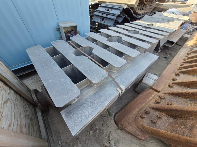 Aluminum Truck Ramps, B & D Manufacturing, 30000 lbs. max Weight, 60" width x 182" L x 35" H Size - Image 5