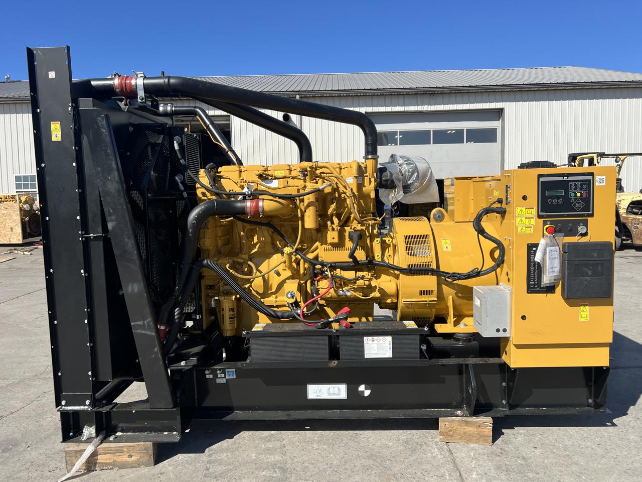 750 KW Caterpillar #C18, diesel generator set, open skid, 480 Volts, new factory warranty, 2023 - Image 1