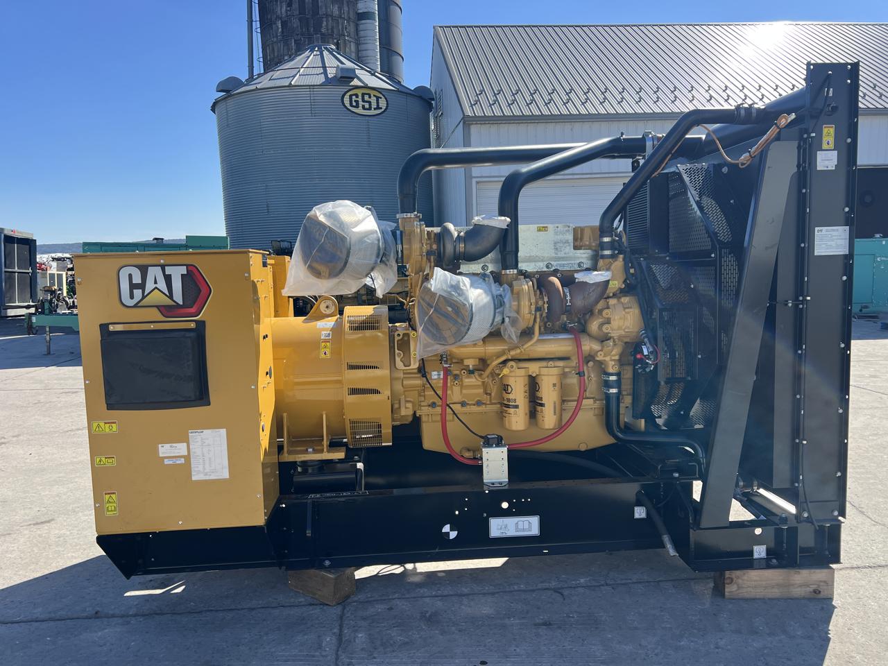 750 KW Caterpillar #C18, diesel generator set, open skid, 480 Volts, new factory warranty, 2023 - Image 5