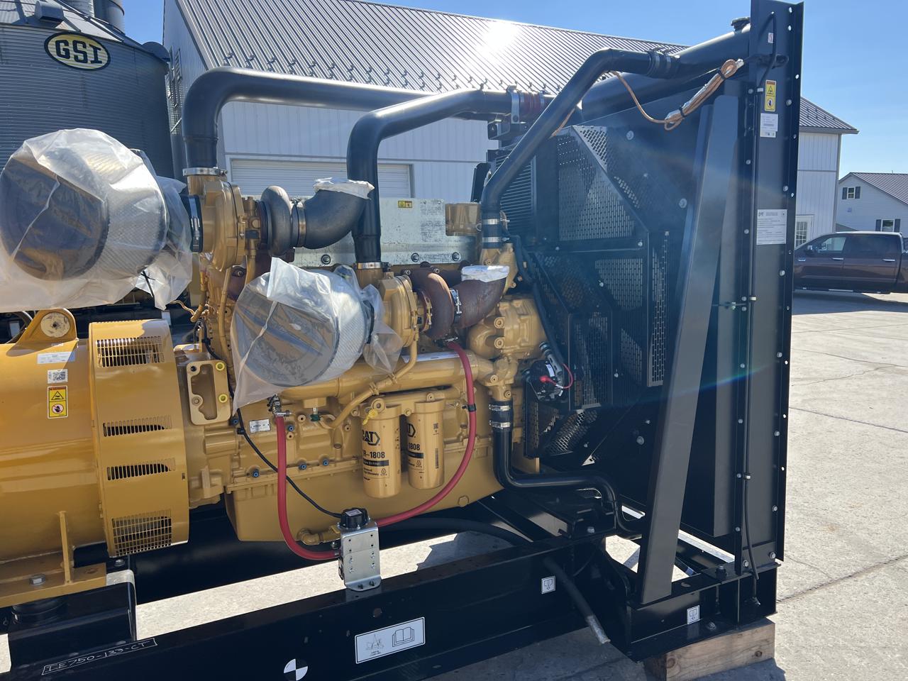 750 KW Caterpillar #C18, diesel generator set, open skid, 480 Volts, new factory warranty, 2023 - Image 8