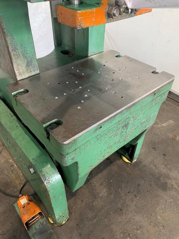 60 Ton, E-W Bliss #C-60, OBI press, 4" stroke, 14.25" Shut Height, 3" adj., 90 SPM, 32" x21" bed, 1979 - Image 6