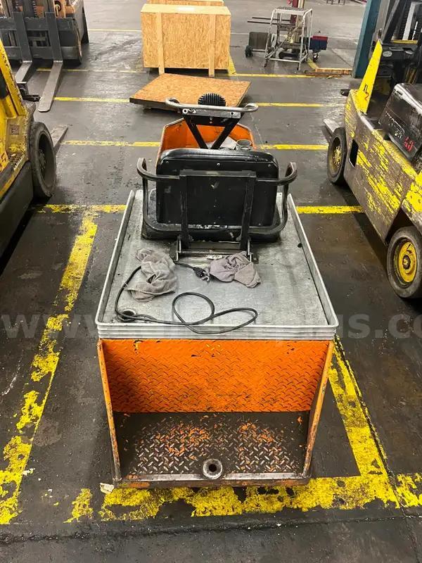 Cushman, electric shop cart - Image 3