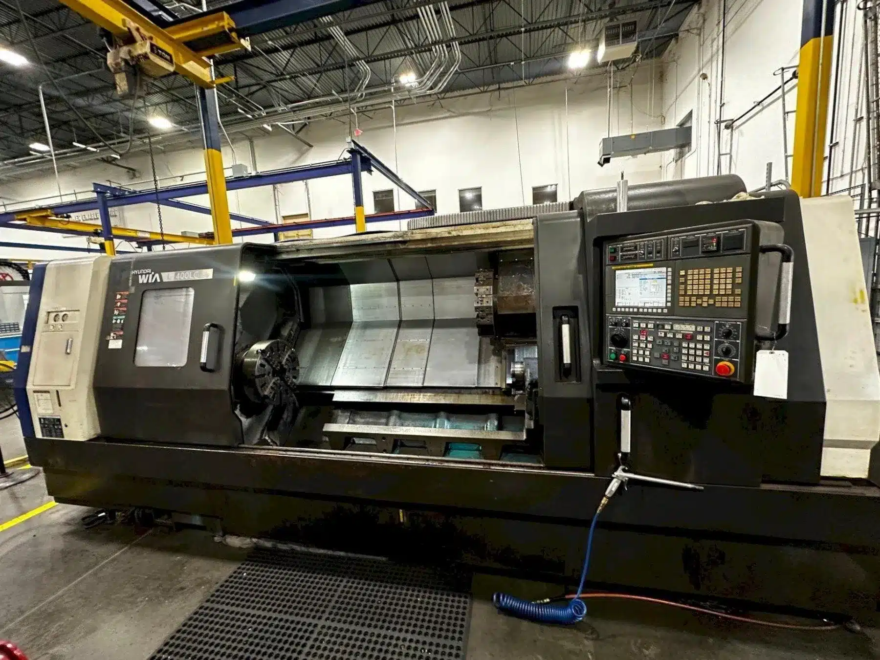 Hyundai Wia #L400LC, CNC lathe, 2-Axis, Fanuc 32i-A, 28.5" swing, 83.5" centers, 20" chuck, 6.5" bar, 2012 - Image 1