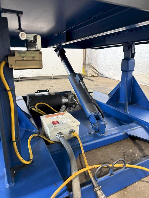 4000 lb. Hydraulic Tilt Table - Image 5
