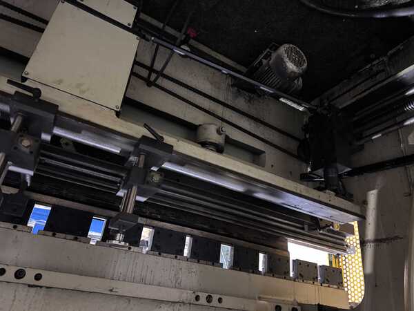 88 Ton, U.S. Industrial #80X3200, CNC hydraulic brake, 10.5'OA, 106.2" between housing, 3.93" stroke, 2007 - Image 8