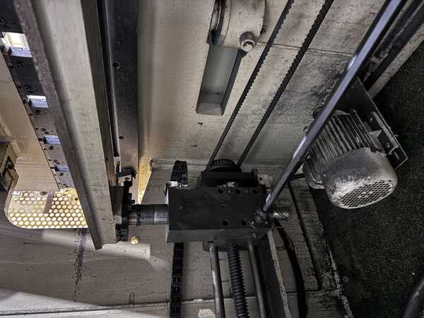 88 Ton, U.S. Industrial #80X3200, CNC hydraulic brake, 10.5'OA, 106.2" between housing, 3.93" stroke, 2007 - Image 9