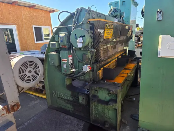 1/4" x 6' Niagara #16, power squaring shear - Image 1