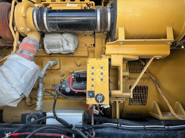 750 KW Caterpillar #C27, standby diesel generator set, 347-600 Volts, 9525 hours, enclosure, 2017 - Image 4