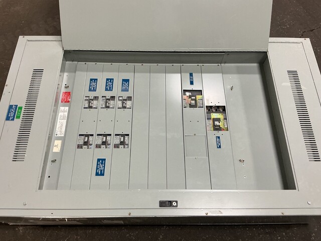 600 Amp. General Electric, Spectra Series, panelboard, 4-wire, 277/480Y Volts, 3 phase - Image 4