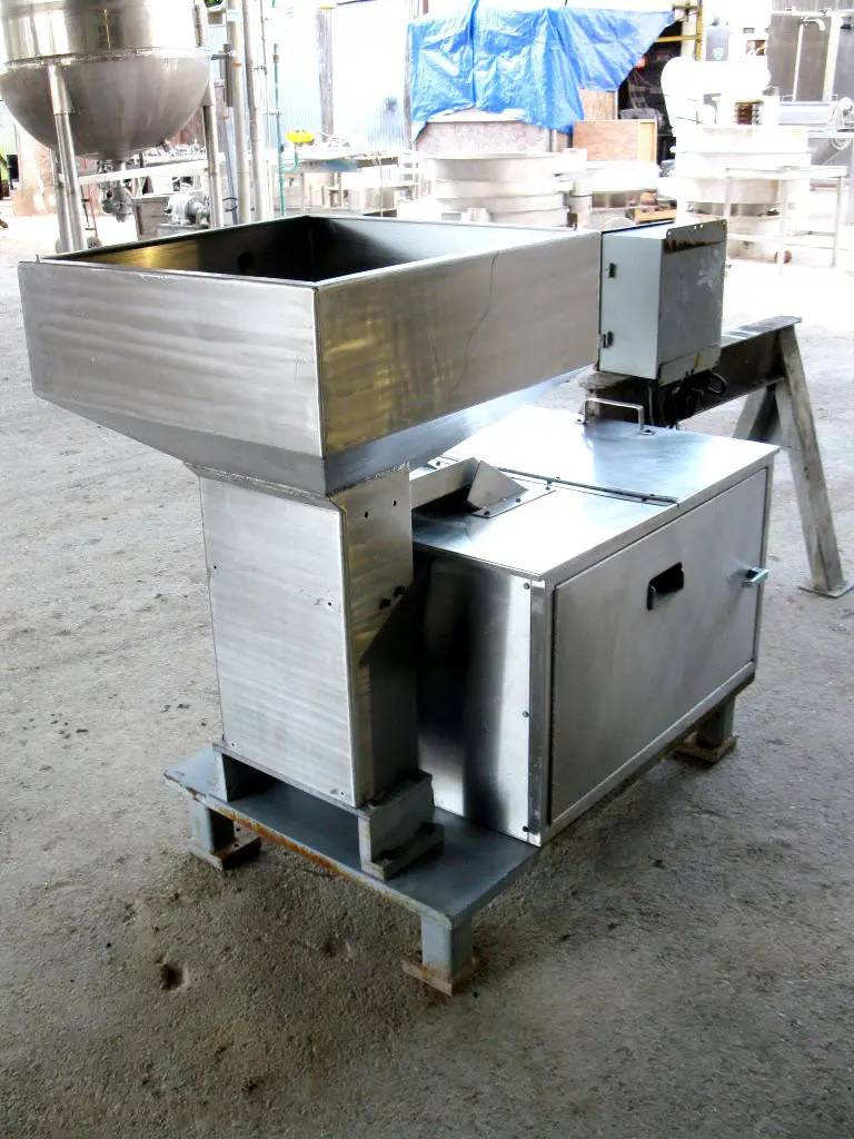 Midwest Feeder, Stainless Steel Feeder w/ Hopper, 50 units per min. per line, 24" L x 24" width x 8" H - Image 6