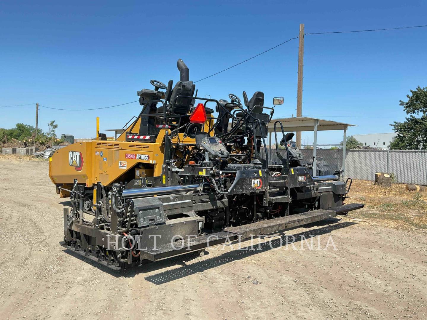 Caterpillar AP1055, Asphalt Paver, 260 hours, S/N: F7T00375, 2024 - Image 2