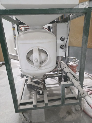 SpongeJet #35E-CE, Dry Abrasive Blaster w/ Recycler, 33" L x 33" width x 54" H, 85 HP Blast Pot, 4-Wheel - Image 8