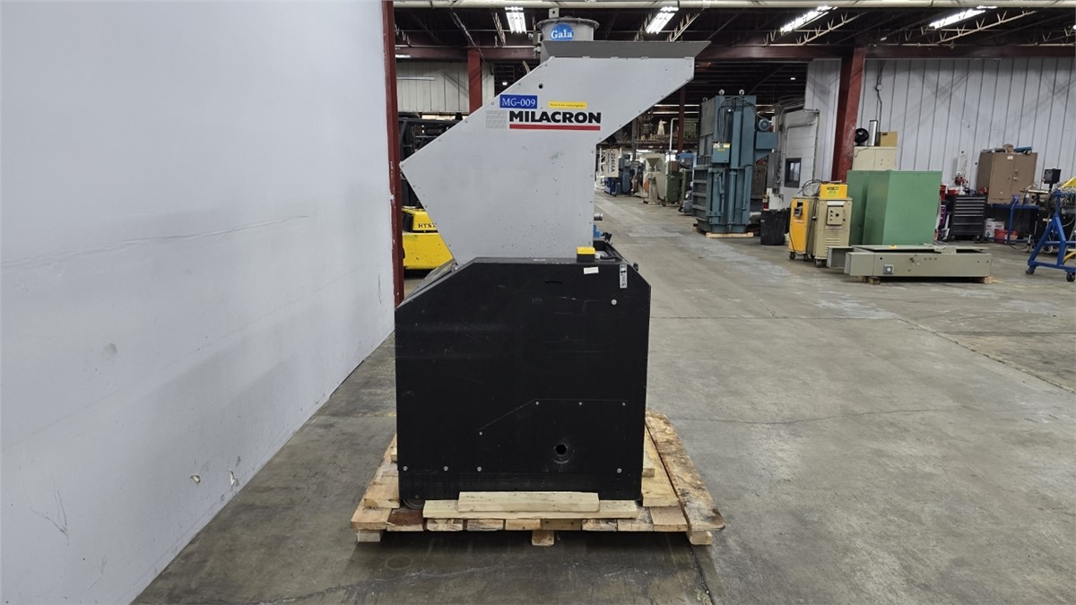 22" x 21" Milacron #MBG-18, Plastic Granulator, 7.5 HP, 73" infeed H, 460 V., 3-Ph., 60 Hz, 2006 - Image 4