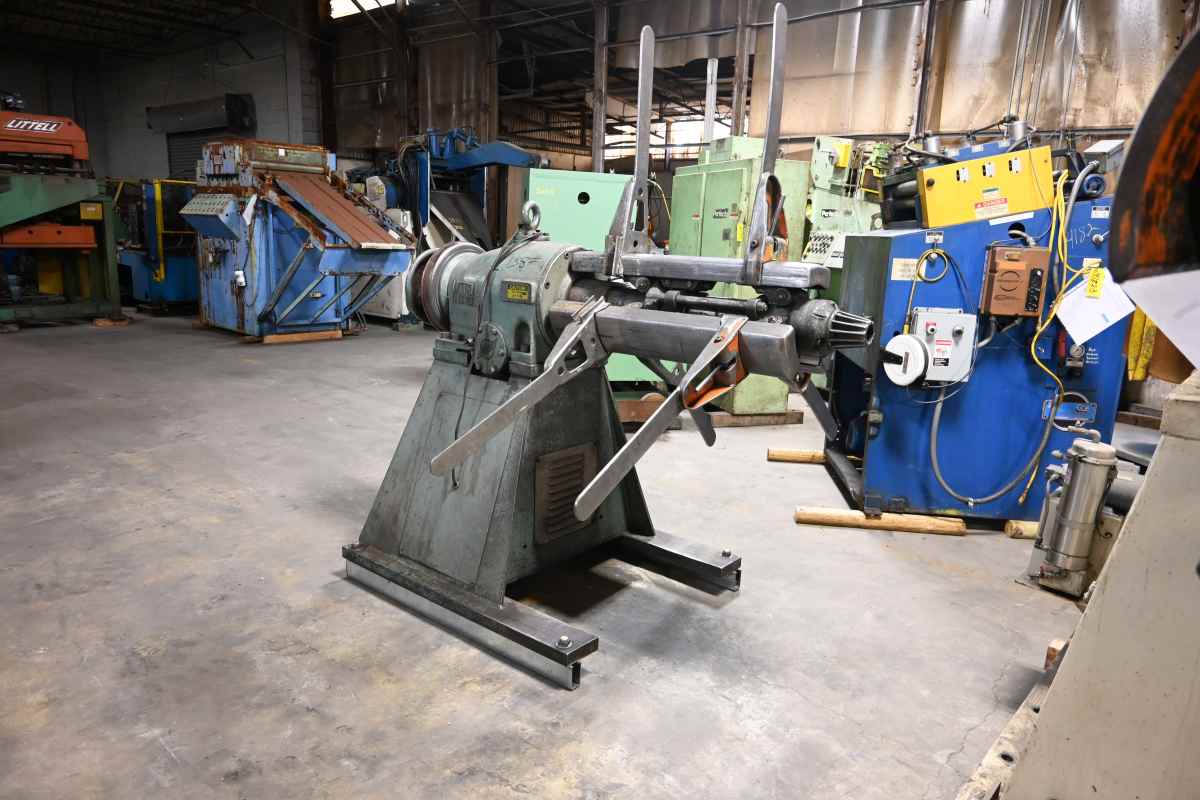 10000 lb. Littell #90-30, single uncoiler, 30" width, 48" outside dimensions, 16"-20" ID, 3-arm manual - Image 2