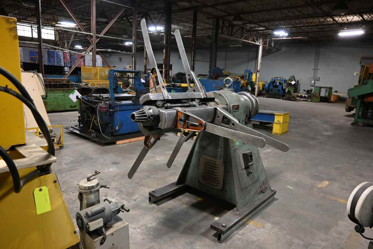 10000 lb. Littell #90-30, single uncoiler, 30" width, 48" outside dimensions, 16"-20" ID, 3-arm manual - Image 3