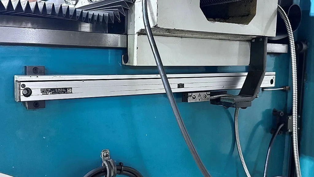 Clausing #3VS08, vertical knee mill, 10" x54"tbl., 3 HP, 36" X, 15.74"Y, 22" Z, 4300 RPM, R-8, air operated - Image 9