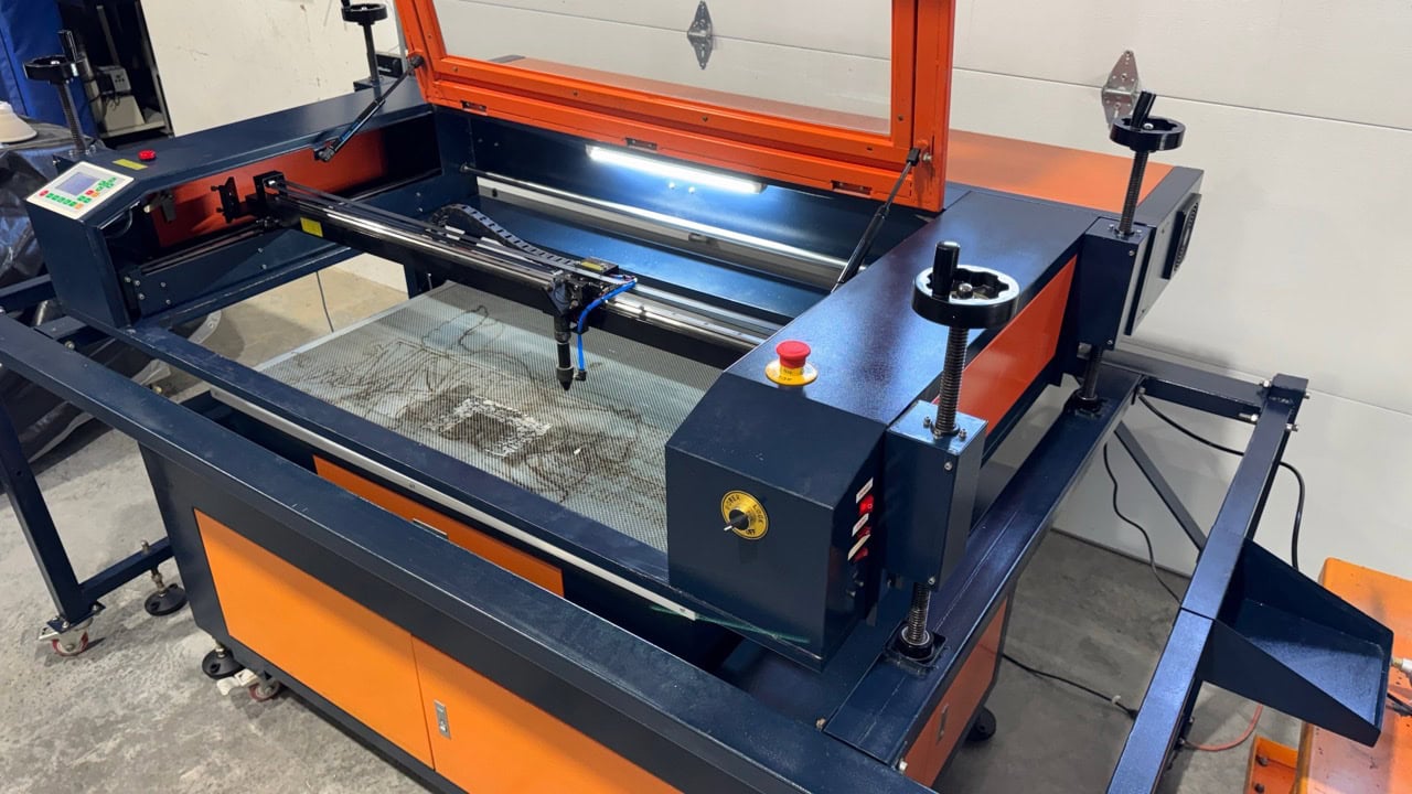 Associated Pacific Lazer #4024, CO2 CNC Laser Engraver, 80 watt, 40" x 24" Table, 110 V., Air Assist Pump - Image 1