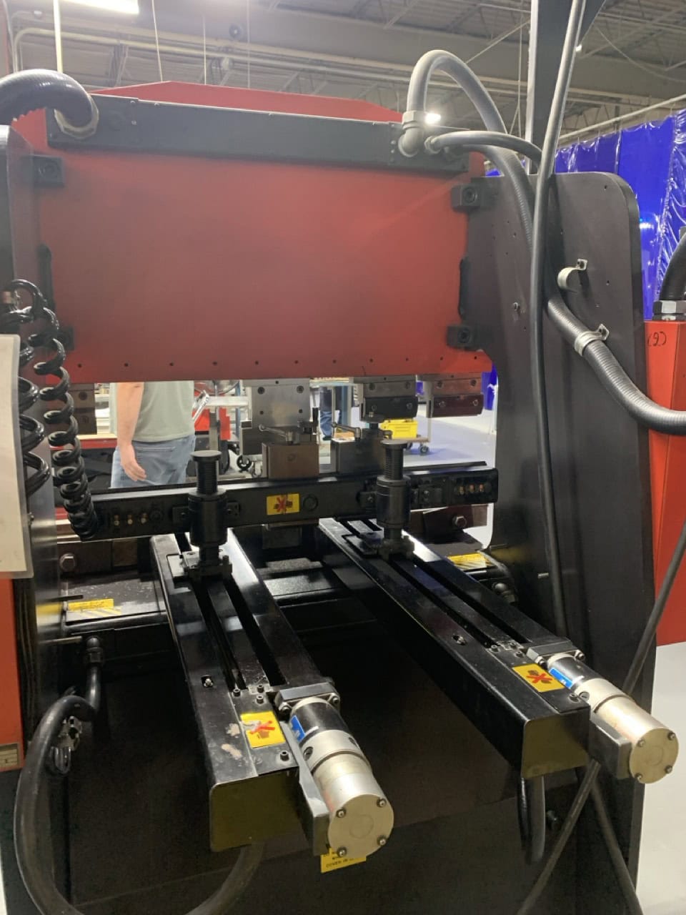 35 Ton, Amada #RG-35, Hydraulic Press Brake, 47.3" Table L, 49.3" max bending L, 40.2" distance between - Image 4