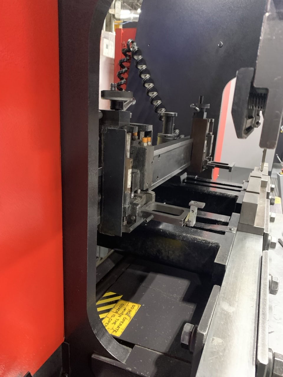 35 Ton, Amada #RG-35, Hydraulic Press Brake, 47.3" Table L, 49.3" max bending L, 40.2" distance between - Image 7