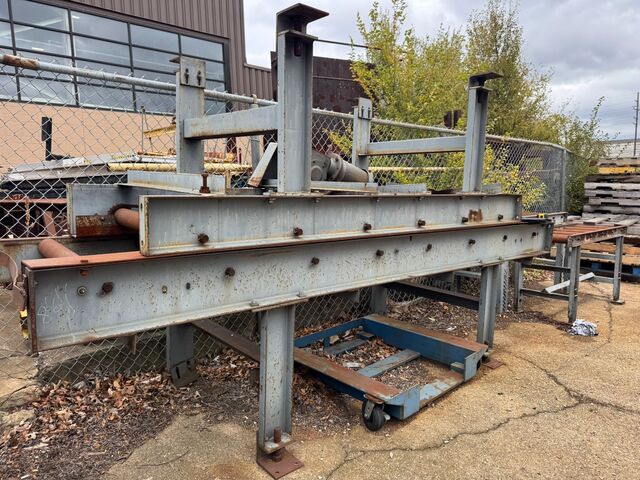 33" wide x 30' long, Roller conveyor, power chain driven - Image 3