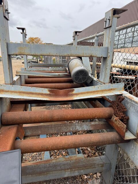 33" wide x 30' long, Roller conveyor, power chain driven - Image 5