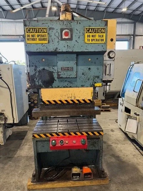 66 Ton, Amada #SPH-60, hydraulic brake punch, 2.6'OA, 22" between housing, 5.9" stroke, 22.5" open, 1983 - Image 2