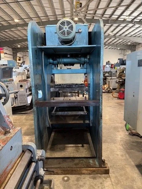 66 Ton, Amada #SPH-60, hydraulic brake punch, 2.6'OA, 22" between housing, 5.9" stroke, 22.5" open, 1983 - Image 7