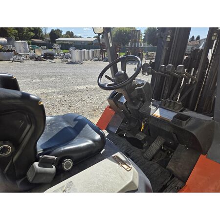 8800 lb. Toyota #7FGU45, forklift, 200" lift height, 3198 hours, pneumatic tire, side shift w/ fork positioner - Image 4