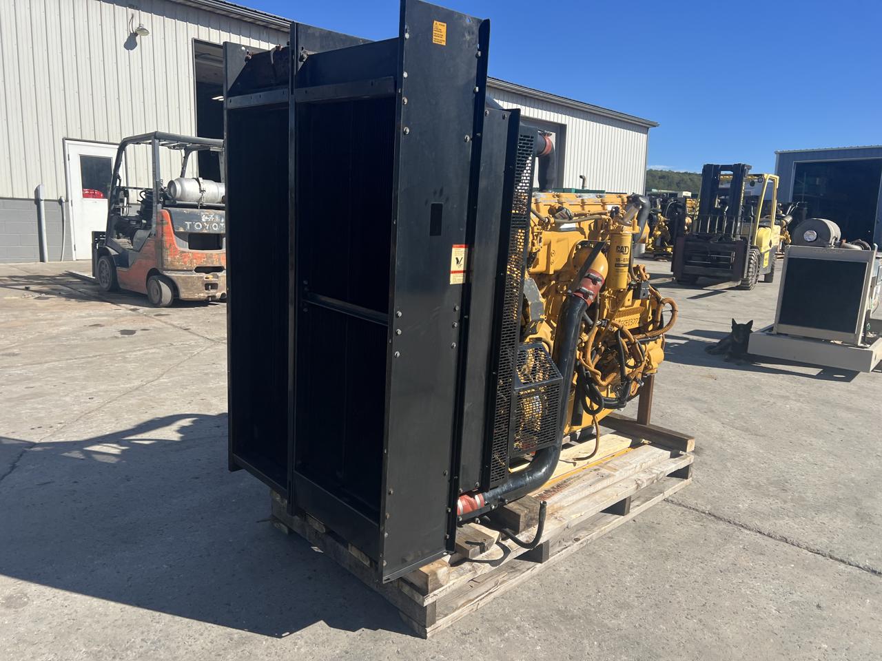 600 HP Caterpillar #C15, industrial power unit with radiator, 1800 RPM, Tier 3 pre-emission, 5030 hours, 2011 - Image 2