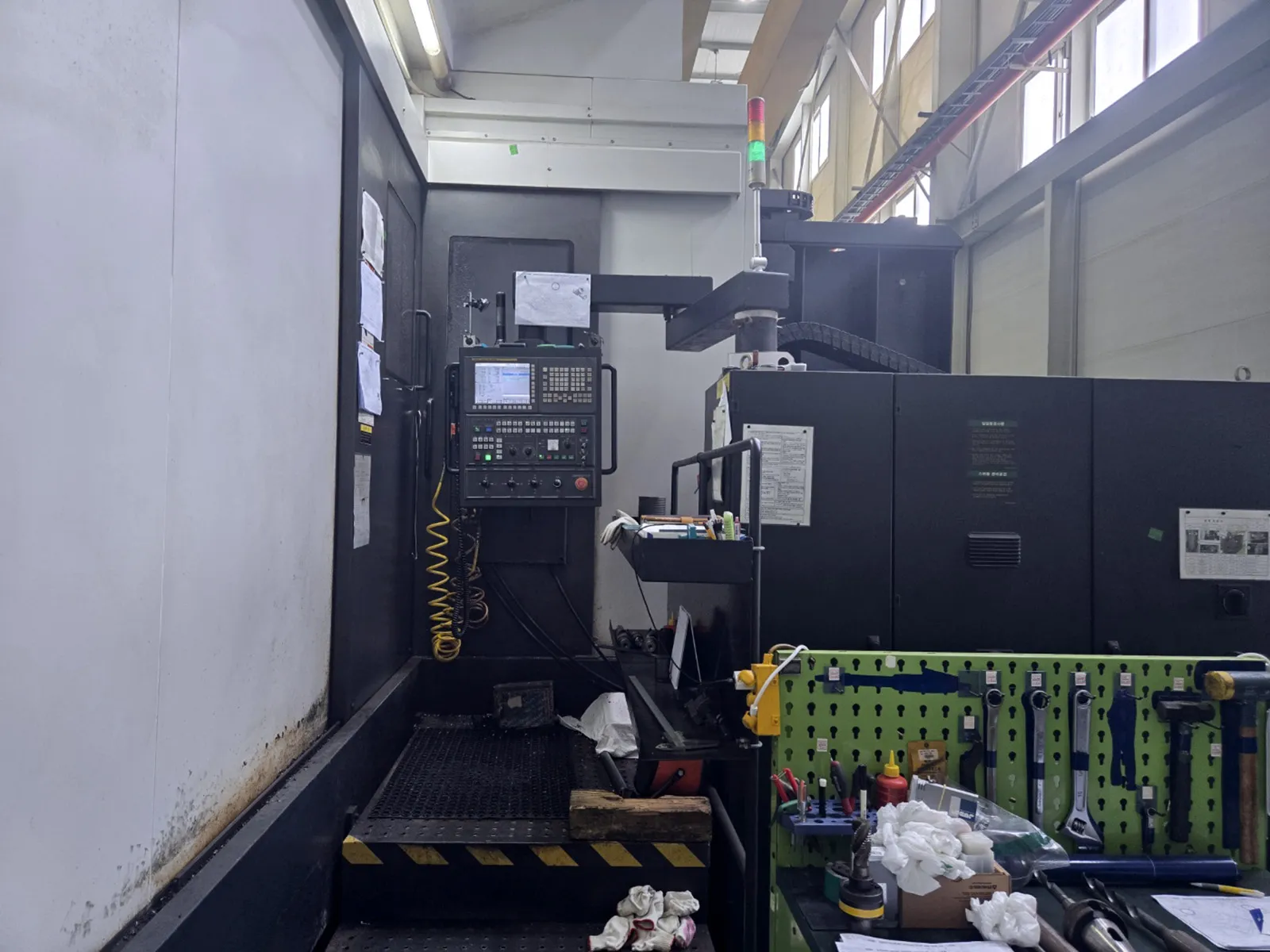 5.11" Daewoo Doosan #DBC130-II, horizontal boring mill table type, 90 automatic tool changer, 118" X, 88.5"Y - Image 3