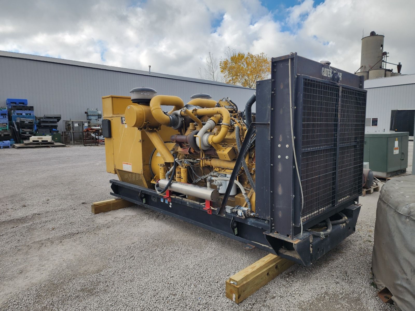 725 KW Caterpillar #3412C, generator, 480 Volts, 30000 hours, 2005, needs rebuild - Image 2