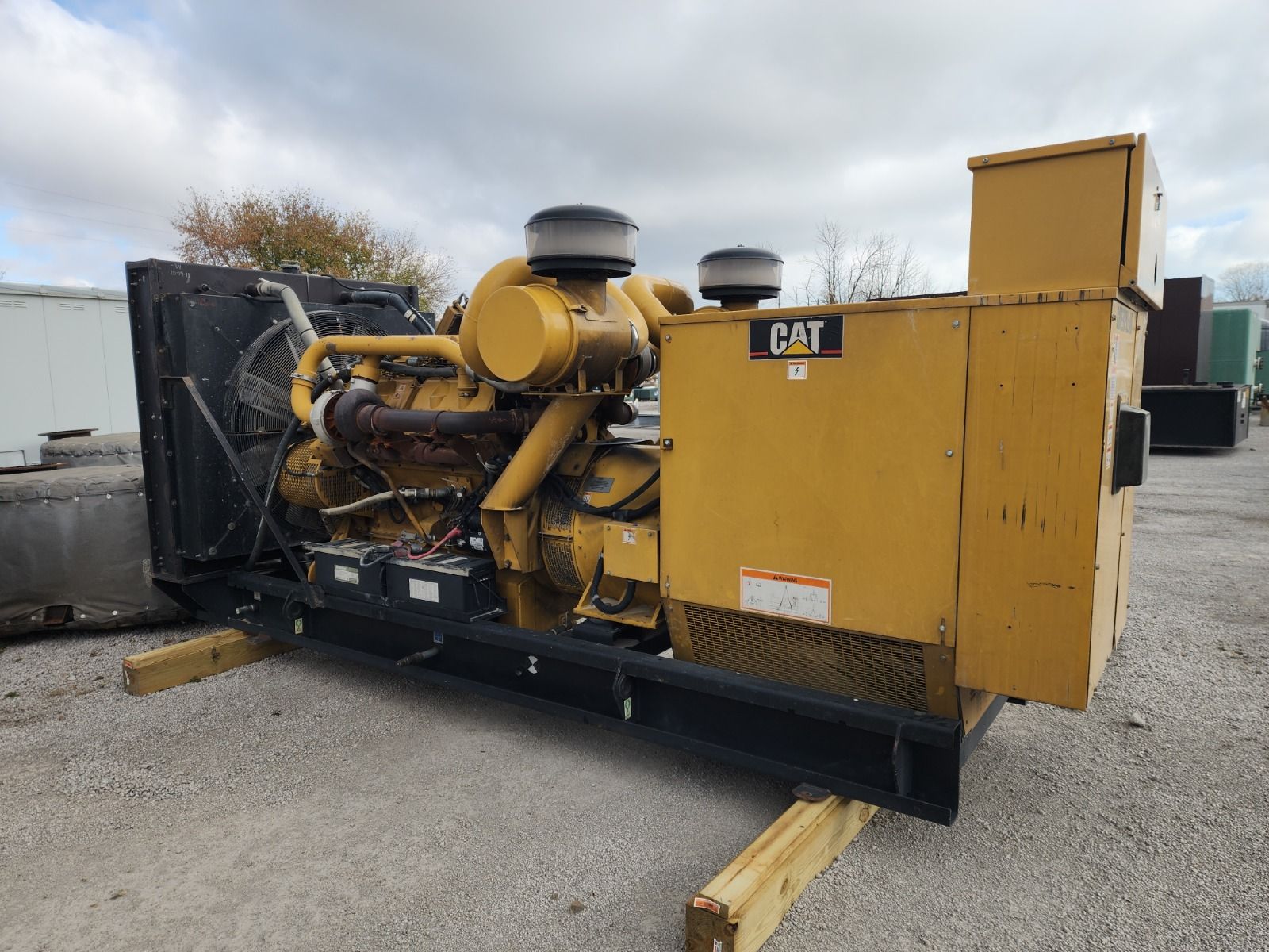 725 KW Caterpillar #3412C, generator, 480 Volts, 30000 hours, 2005, needs rebuild - Image 3