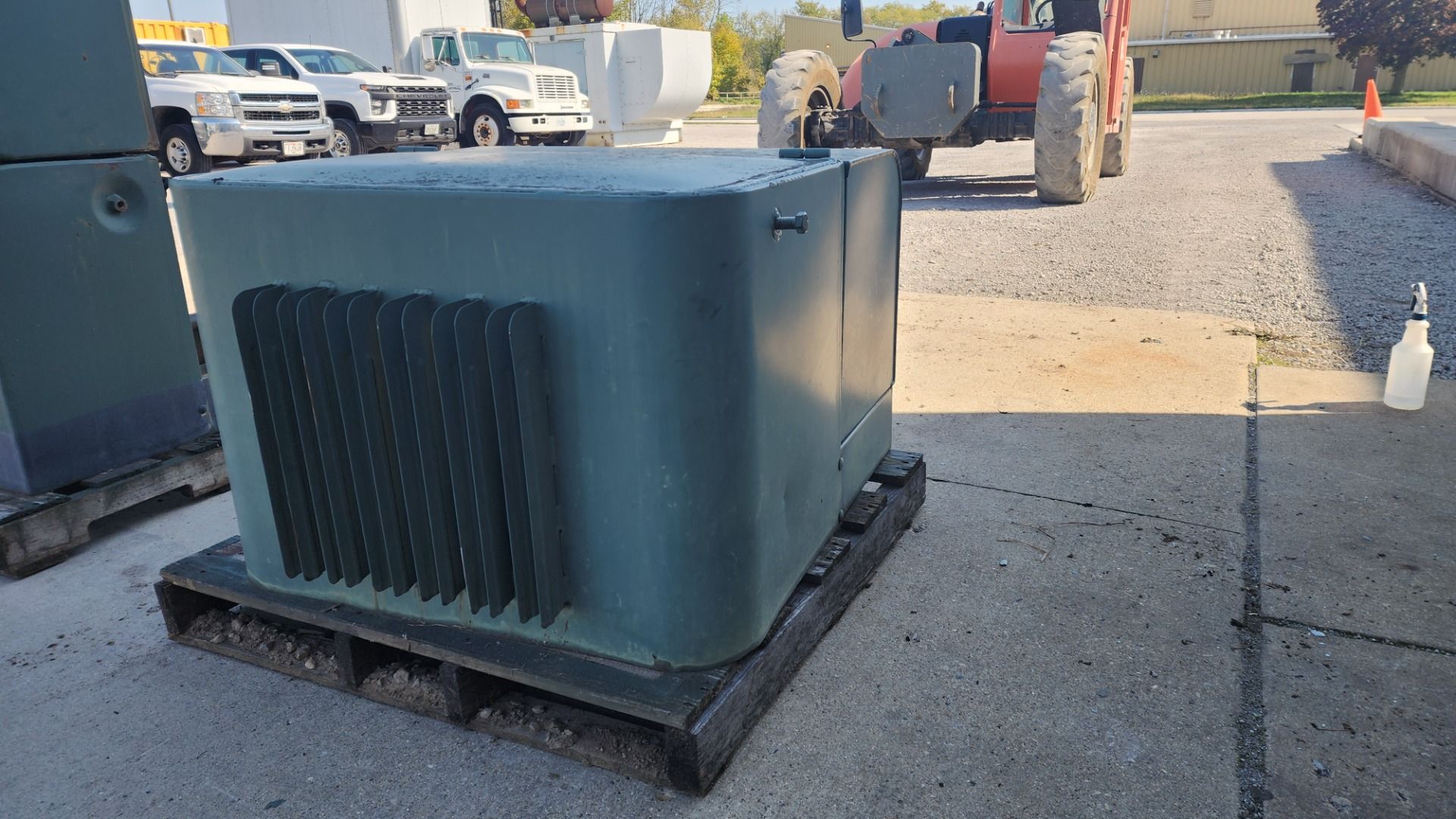 50 KVA 4160GrdY/2400 Primary, 120/240 Secondary, T & R, single phase pad mount transformer - Image 7
