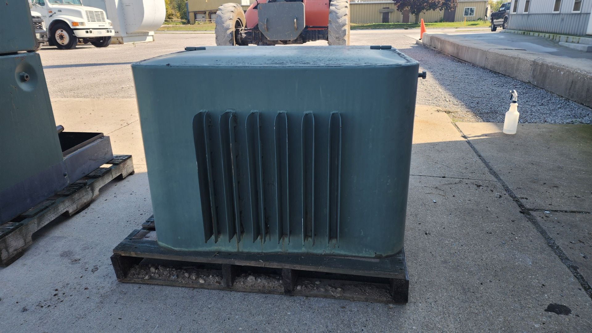 50 KVA 4160GrdY/2400 Primary, 120/240 Secondary, T & R, single phase pad mount transformer - Image 8