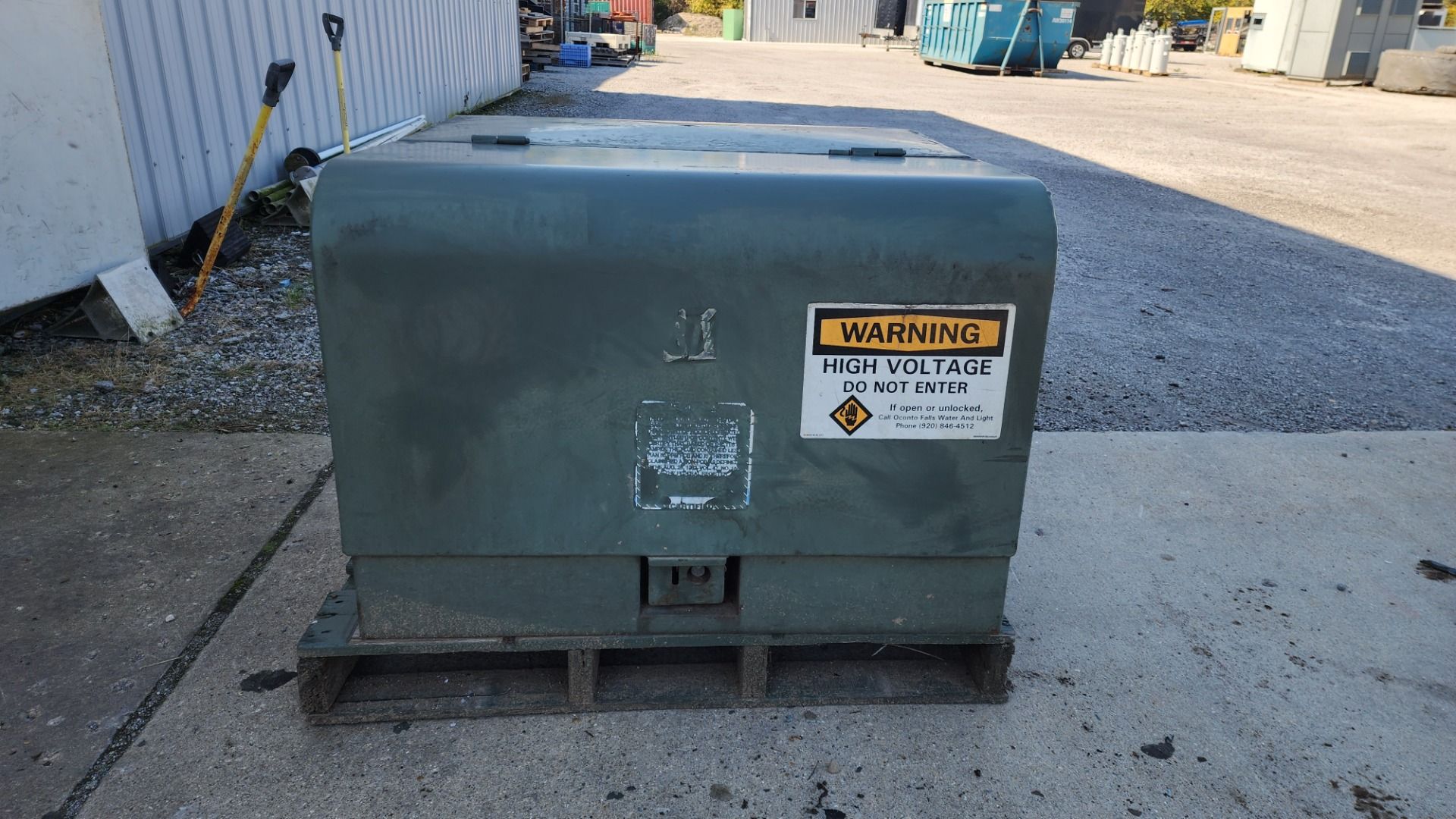 37.5 KVA 4160GrdY/2400 Primary, 120/240 Secondary, T & R, single phase pad mount transformer - Image 1
