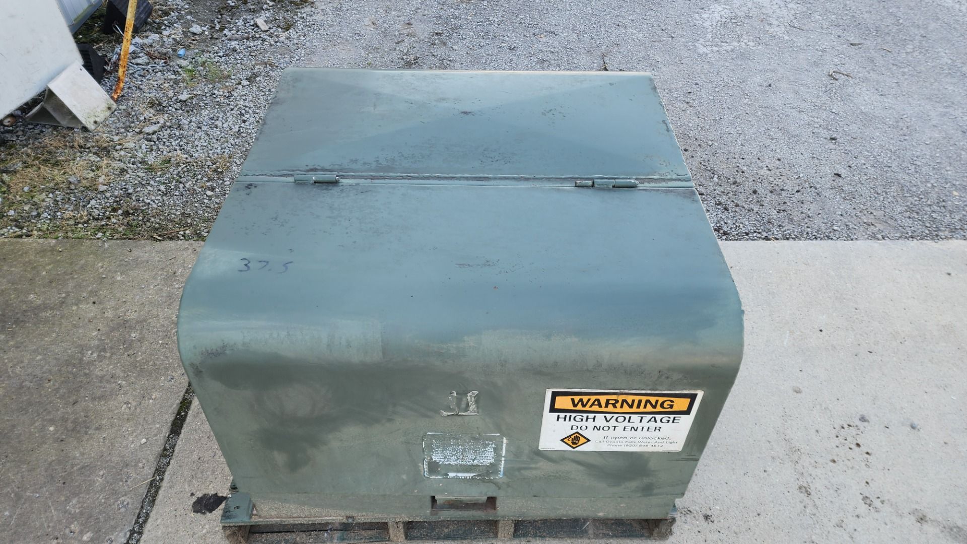 37.5 KVA 4160GrdY/2400 Primary, 120/240 Secondary, T & R, single phase pad mount transformer - Image 5