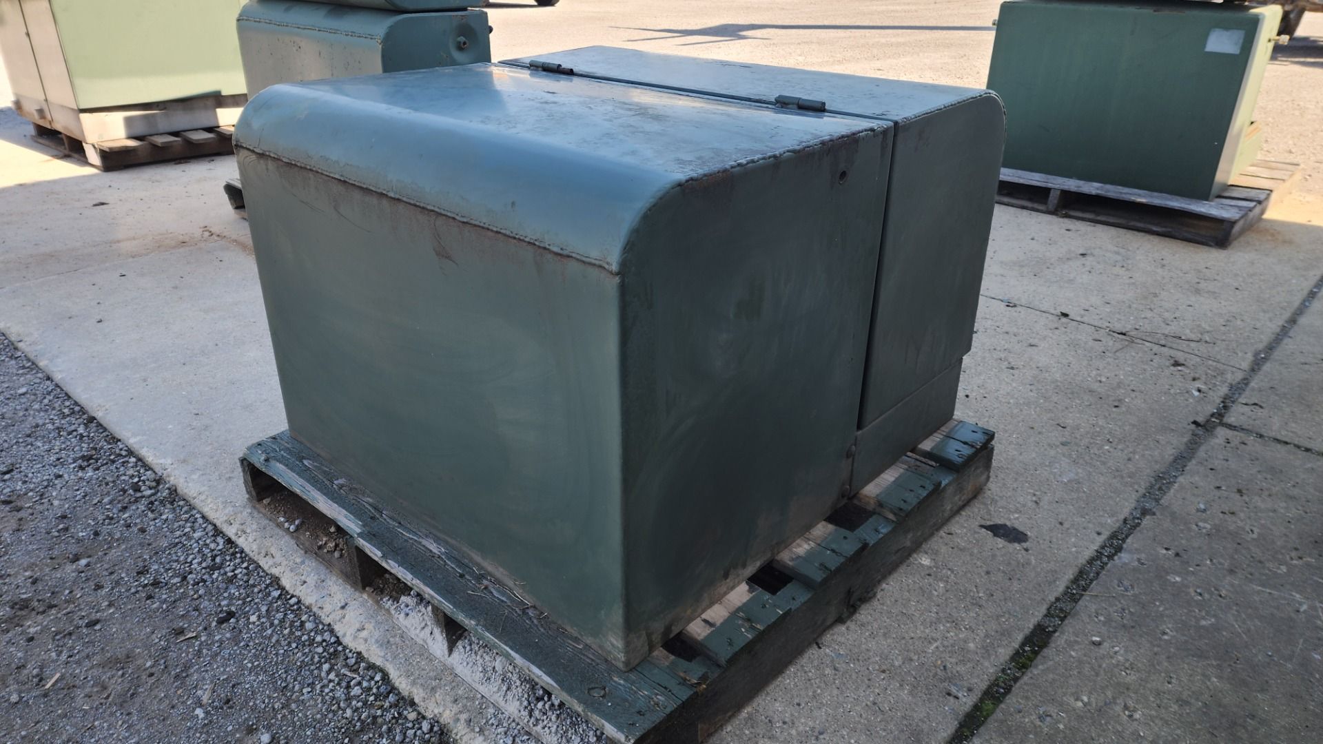 37.5 KVA 4160GrdY/2400 Primary, 120/240 Secondary, T & R, single phase pad mount transformer - Image 8