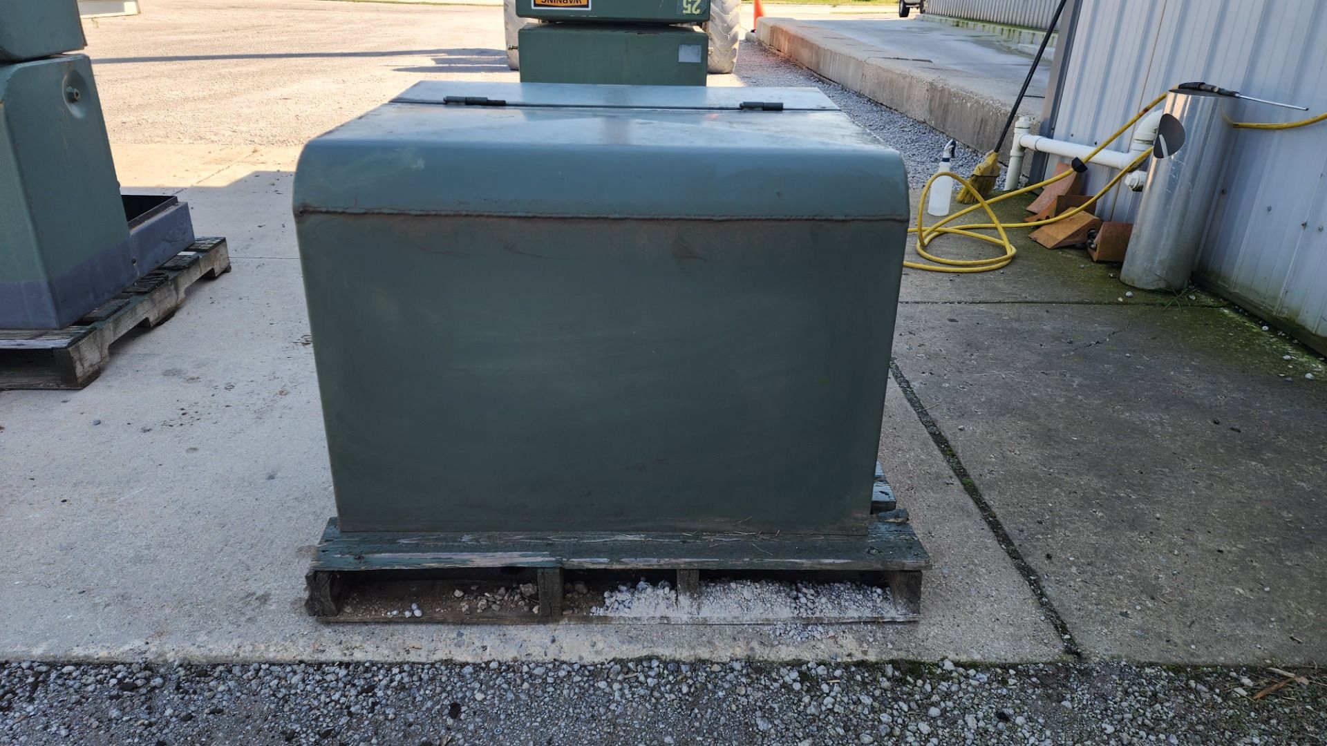37.5 KVA 4160GrdY/2400 Primary, 120/240 Secondary, T & R, single phase pad mount transformer - Image 9