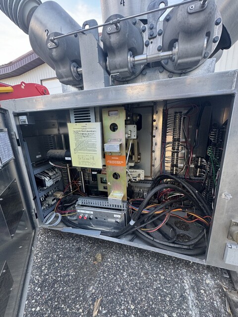 3000 Amps, HVB, service factor 6 SF6, Gas Insulated Circuit Breaker HS145 B, 145 KV - Image 3